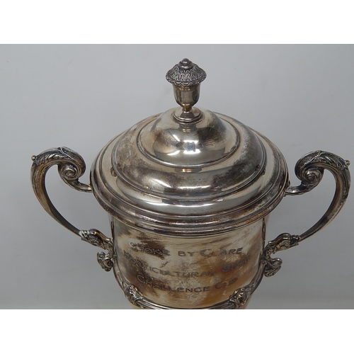 122 - Silver Trophy Cup & Lid on Stand: Hallmarked London 1923 by Goldsmiths & Silversmiths: Height 29cm: ... 