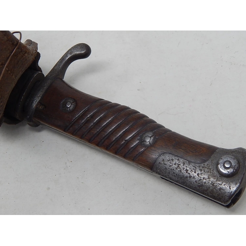 552 - WWI Bayonet & Scabbard: Length 67cm: Bayonet Stuck in Scabbard.