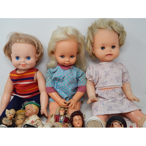 562 - Quantity of 1960's & Later Dolls (lot)