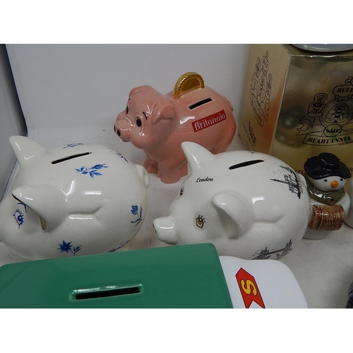 641 - Large Quantity of Wade Including Eddie Stobart & Pig money Boxes, Figures etc (lot)