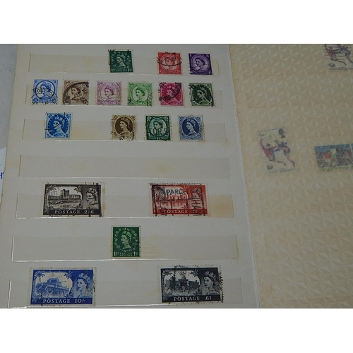 925 - Large Quantity of GB & Worldwide Stamps Contained within Five Albums.