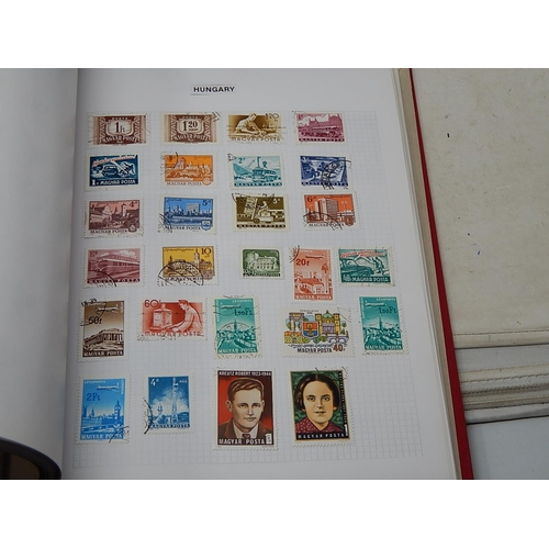 925 - Large Quantity of GB & Worldwide Stamps Contained within Five Albums.