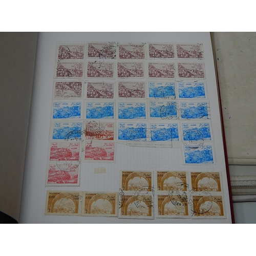 925 - Large Quantity of GB & Worldwide Stamps Contained within Five Albums.