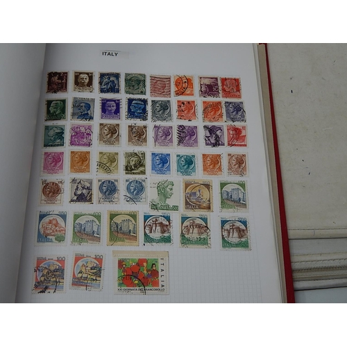 925 - Large Quantity of GB & Worldwide Stamps Contained within Five Albums.