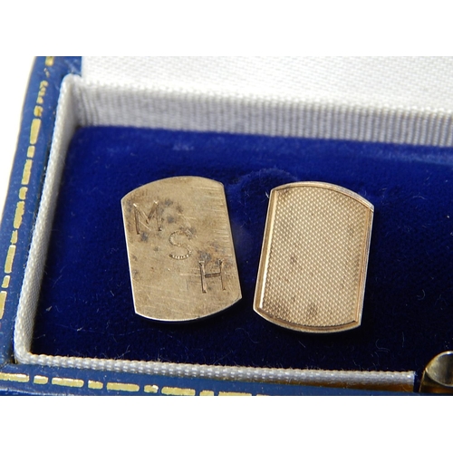 182 - Pair of Gentleman's 9ct Gold Cufflinks in Fitted Case: Weight 5.6g