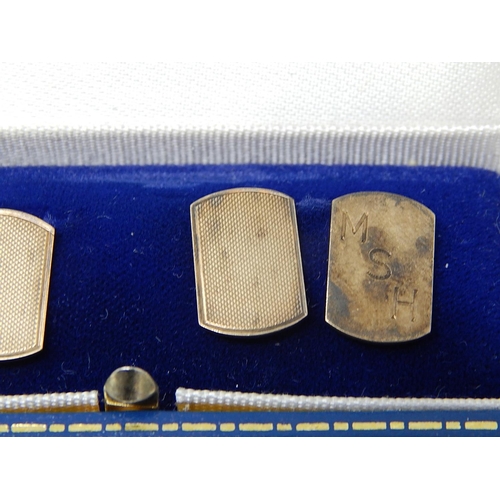 182 - Pair of Gentleman's 9ct Gold Cufflinks in Fitted Case: Weight 5.6g