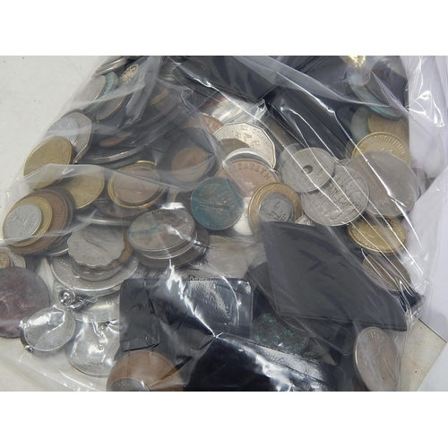 984 - Large Quantity of GB & World Coinage. Mainly Identified in Envelopes.