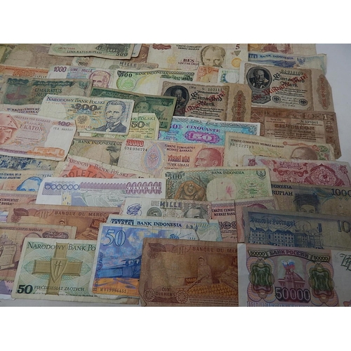 787 - World Banknotes from a Private Collection.