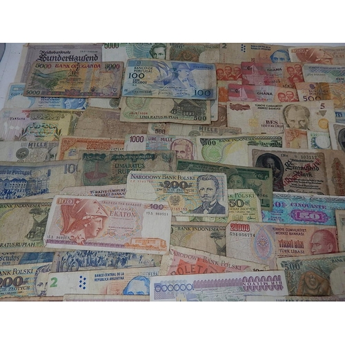 787 - World Banknotes from a Private Collection.