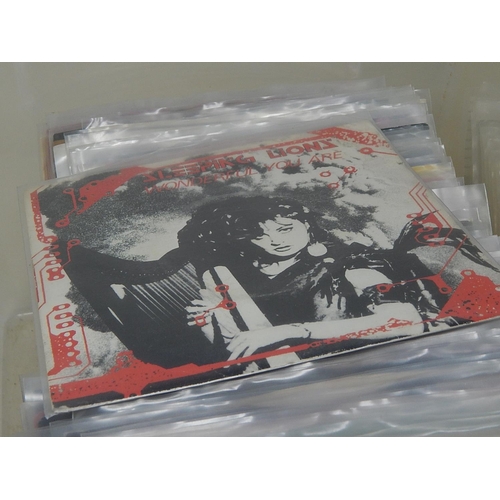 682 - A collection of 100 45rpm singles all housed in plastic sleeves and in great condition these singles... 