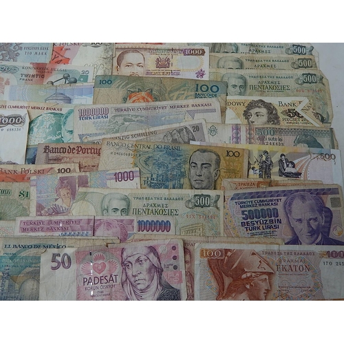 789 - World Banknotes From a Private Collection.