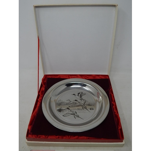 249 - The Peter Scott Silver Christmas Plate Hallmarked London 1972 by John Pinches: Measures 20cm diamete... 