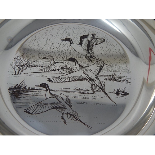 249 - The Peter Scott Silver Christmas Plate Hallmarked London 1972 by John Pinches: Measures 20cm diamete... 