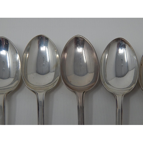 254 - Set of 6 Silver Teaspoons with Crossed Golf Clubs Terminals: Hallmarked Sheffield 1933 by Walker & H... 