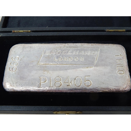 262 - ENGELHARD 1 Kilo Silver Ingot .999: Serial No: P18405 in Fitted Case of Issue.