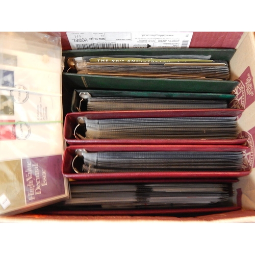 952 - A large collection of First Day Covers housed in 4 x Collector's albums, together with a small selec... 