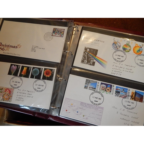 952 - A large collection of First Day Covers housed in 4 x Collector's albums, together with a small selec... 