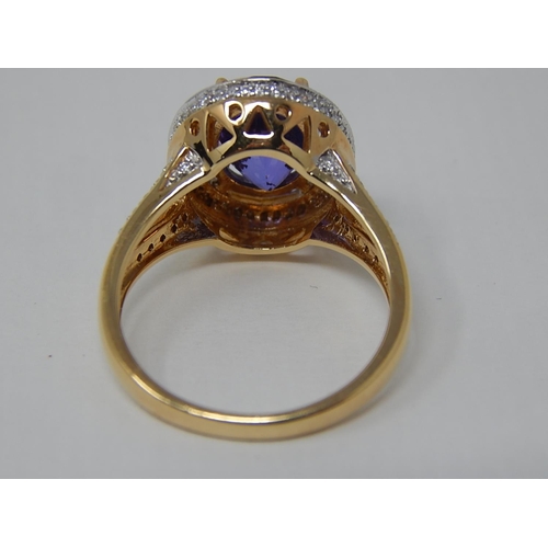 279 - 18ct Yellow Gold Tanzanite & Diamond Cluster Ring. The Central Tanzanite Measuring 3.00cts. The Diam... 