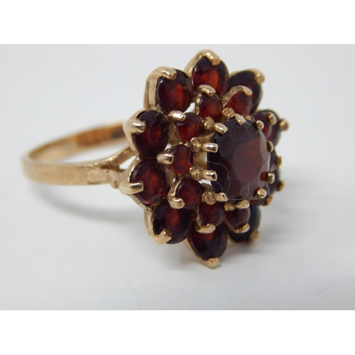 27 - Edwardian 9ct Gold Ring Inset with Bands of Garnets: Ring Size L