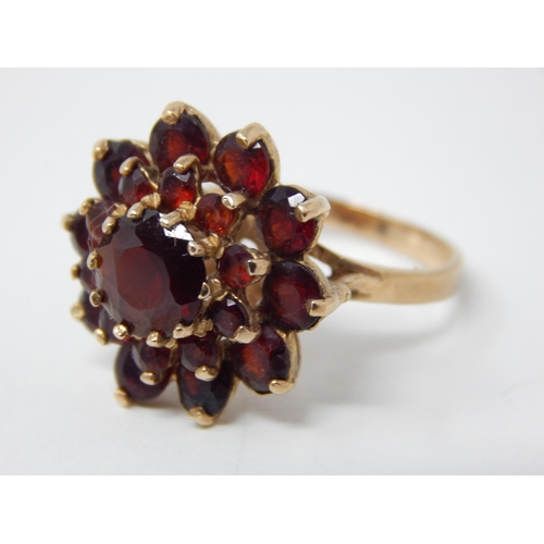 27 - Edwardian 9ct Gold Ring Inset with Bands of Garnets: Ring Size L