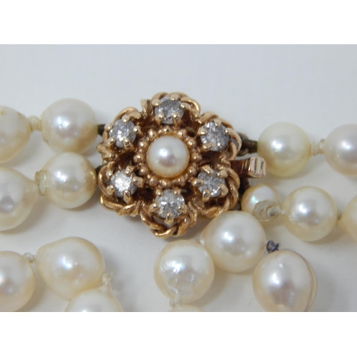 36 - 9ct Gold & Diamond Set Pearl Bracelet: The Diamonds Estimated @ 0.80cts