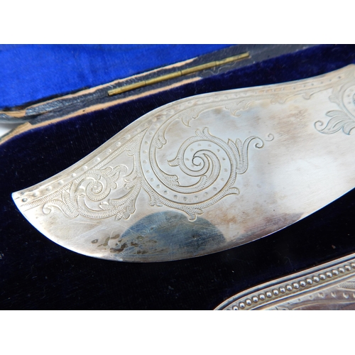 39 - Early Victorian Silver Fish Servers: Hallmarked Sheffield 1840 by Martin & Hall in Original Fitted C... 