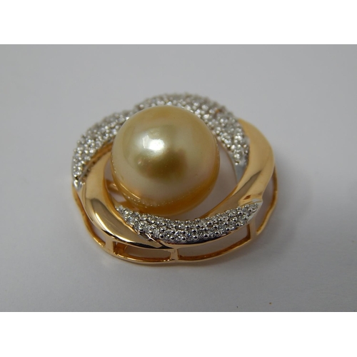 44 - 18ct Yellow Gold Pendant Set with a Golden South Sea Pearl Measuring 10.80mm & Diamonds 0.37cts.