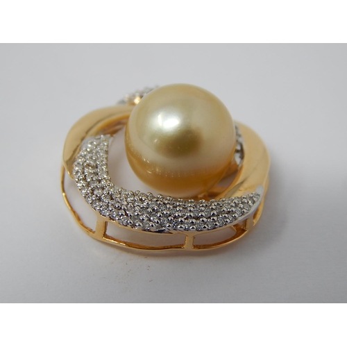 44 - 18ct Yellow Gold Pendant Set with a Golden South Sea Pearl Measuring 10.80mm & Diamonds 0.37cts.