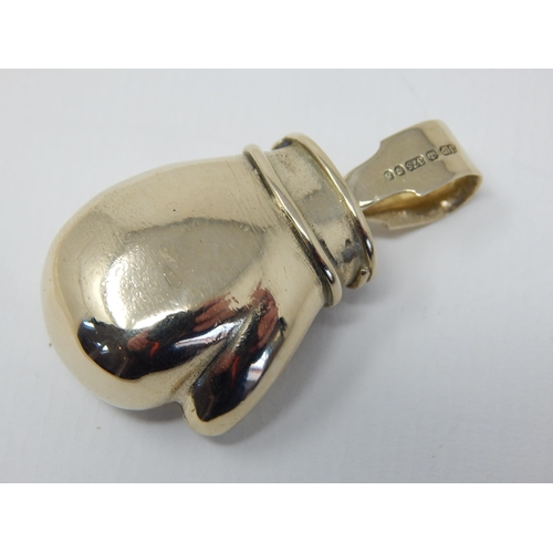 64 - Heavy 9ct Gold Boxing Glove Pendant: Hallmarked London 1979: Weight 42.2g