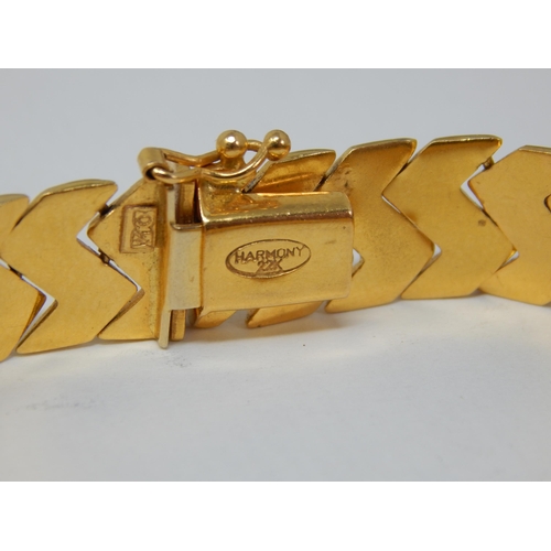 66 - 22k Gold Bracelet with Links of Chevron Design: Measuring 19cm: Weight 25.8g