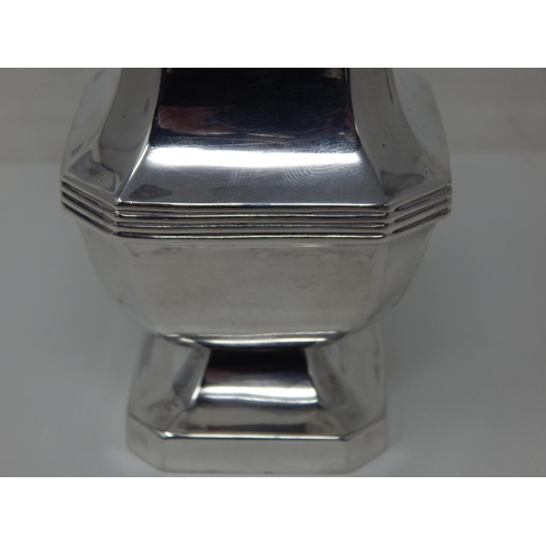23L - Art Deco Silver Sugar Caster: Hallmarked Birmingham 1934 by A.J Bailey: Weight 172g
