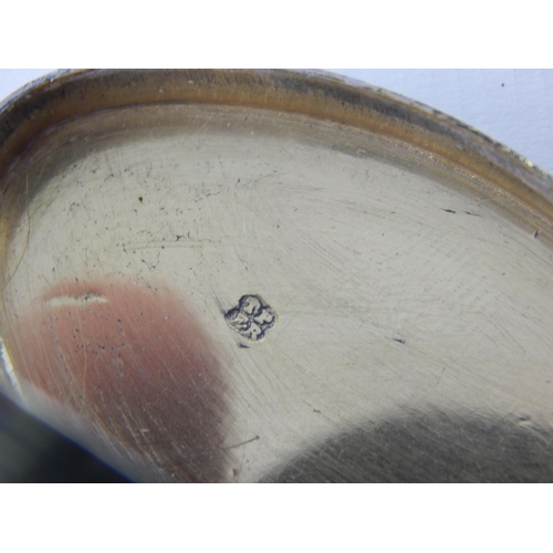 23V - William IV Oval Silver Snuff Box with Gilded Interior: Hallmarked 1834 by Thomas Phipps & Edward Rob... 