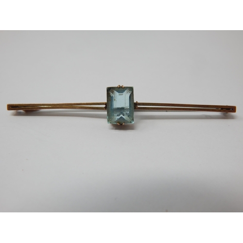 350 - 9ct Hallmarked Yellow Gold Bar Brooch Set with a Central Aquamarine.