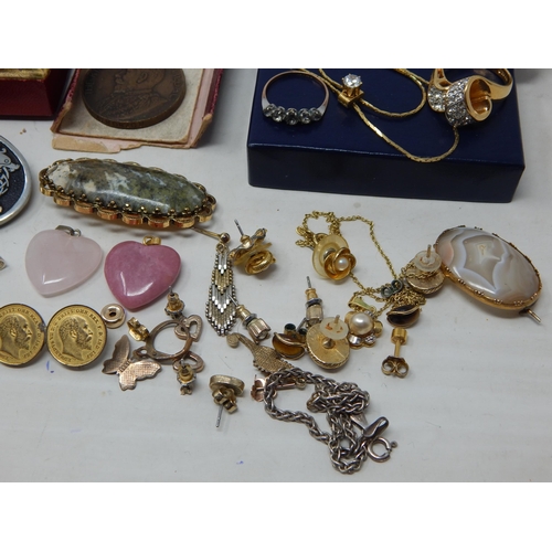 32 - A large selection of costume jewellery, watches, etc inc Edward VII Third Farthings brooch and a 