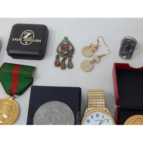 32 - A large selection of costume jewellery, watches, etc inc Edward VII Third Farthings brooch and a 