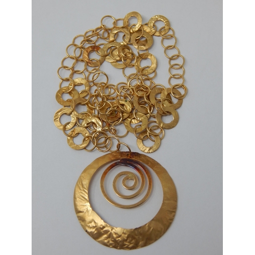 391 - High Carat Gold Circular Pendant on Link Chain. Weight 13.3g