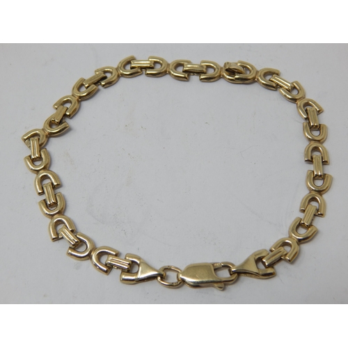 396 - 9ct Yellow Gold Bracelet with Chanel Style Links: Measuring 18cm: Weight 3.7g