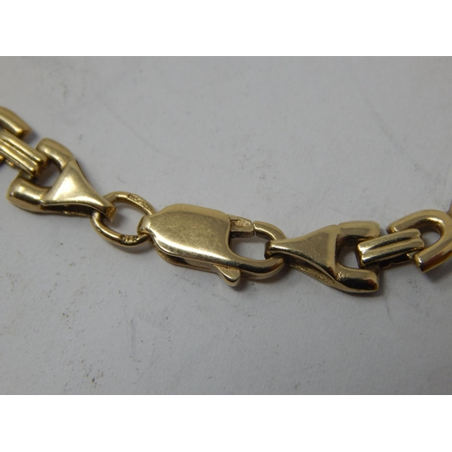 396 - 9ct Yellow Gold Bracelet with Chanel Style Links: Measuring 18cm: Weight 3.7g