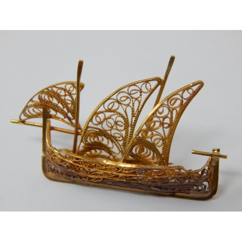 405 - 18ct Yellow Gold Brooch Formed as a Ship: Weight 6g