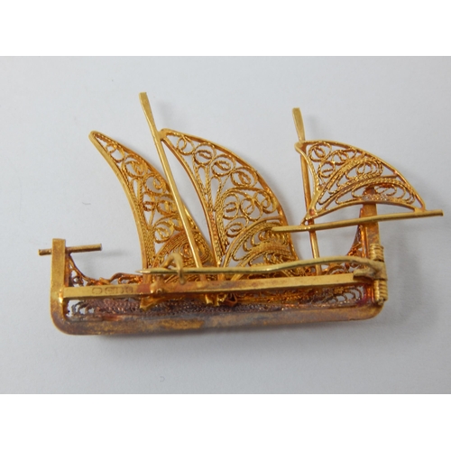 405 - 18ct Yellow Gold Brooch Formed as a Ship: Weight 6g