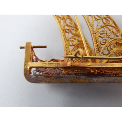 405 - 18ct Yellow Gold Brooch Formed as a Ship: Weight 6g