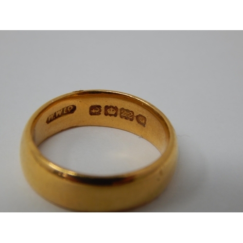 415 - 22ct Yellow Gold Wedding Band: Weight 7g: Size J