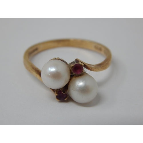 416 - 9ct Yellow Gold Ring Set with Two Pearls: Gross weight 2.8g: N/O