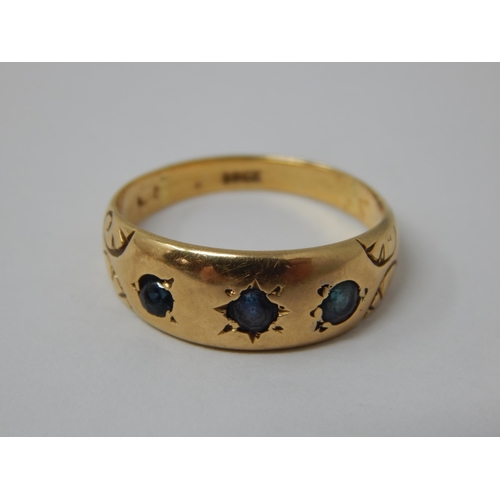 418 - 18ct Yellow Gold Gypsy Ring Set with Three Sapphires: Gross weight 3.6g: Size L