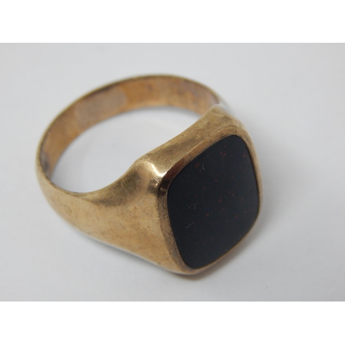 426 - 8ct Gold Gentleman's Signet Ring: Gross weight 6.5g