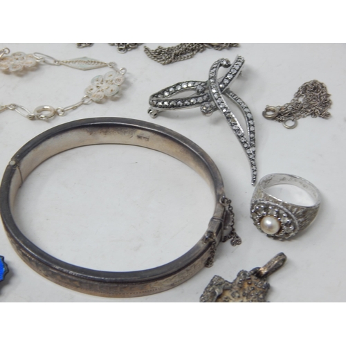 429 - Large Quantity of Silver Jewellery to Include Bracelets, Rings, Brooches etc