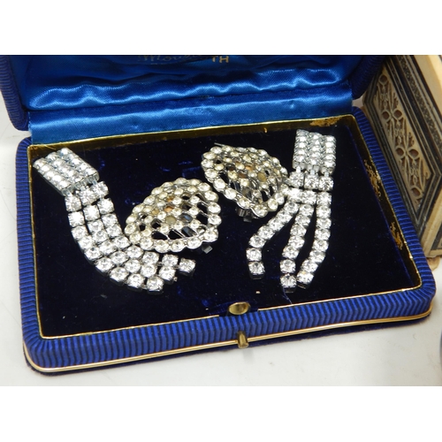 430 - Huge Quantity of Good Costume Jewellery contained in several Jewellery Boxes.(lot)