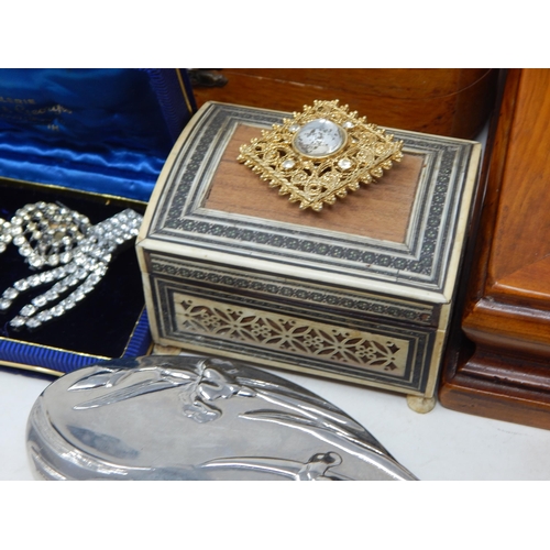 430 - Huge Quantity of Good Costume Jewellery contained in several Jewellery Boxes.(lot)