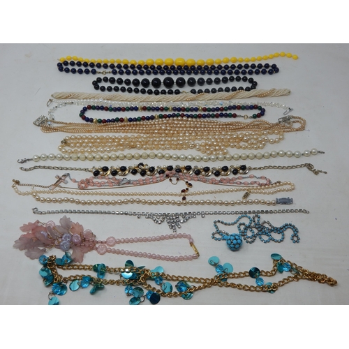 432 - Quantity of Costume Jewellery Beaded Necklaces (lot)