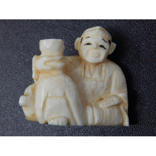 656 - Late C19th/Early C20th Japanese Netsuke of Seated gentlemen holding a sack 3cm x 3xm x 2cm